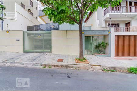 Apartamento para alugar com 220m², 4 quartos e 3 vagas Apartamento para alugar com 220m², 4 quartos e 3 vagasFachada
