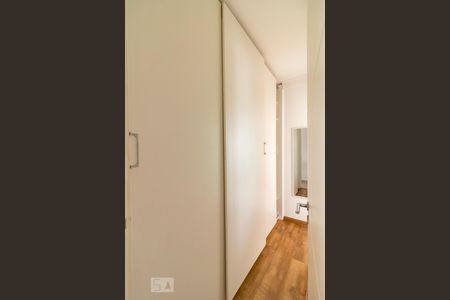 Apartamento à venda com 114m², 4 quartos e 3 vagasCloset quarto 2 suíte