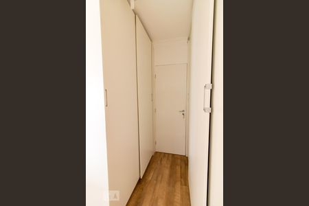 Apartamento à venda com 114m², 4 quartos e 3 vagasCloset quarto 2 suíte