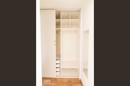 Apartamento à venda com 114m², 4 quartos e 3 vagasCloset quarto 2 suíte
