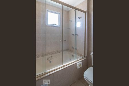 Apartamento para alugar com 102m², 3 quartos e 3 vagasBanheiro do Quarto 3