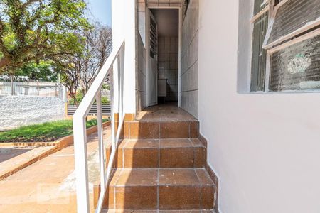 Casa à venda com 130m², 3 quartos e 3 vagasEscada