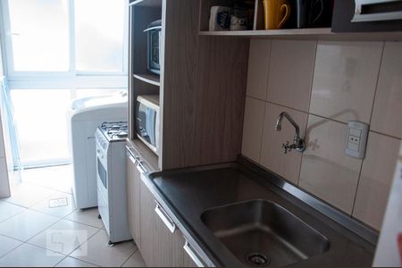 Cozinha de apartamento para alugar com 1 quarto, 40m² em Santo Antônio, Porto Alegre
