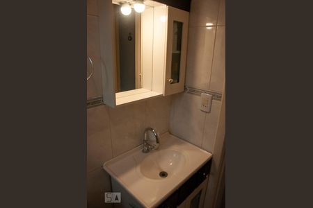 Banheiro de apartamento para alugar com 1 quarto, 40m² em Santo Antônio, Porto Alegre