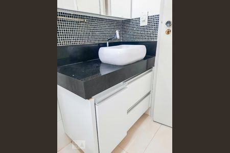 Apartamento à venda com 70m², 3 quartos e 1 vaga Apartamento à venda com 70m², 3 quartos e 1 vagaBanheiro