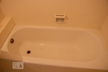 Apartamento para alugar com 41m², 2 quartos e sem vagaBanheiro - Banheira