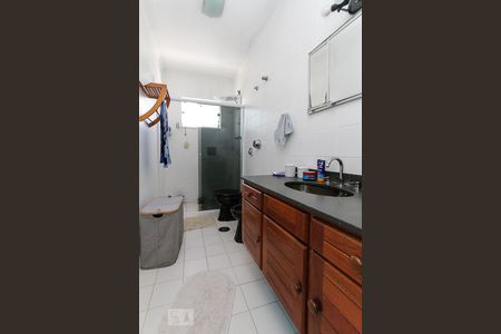 Casa à venda com 230m², 3 quartos e 4 vagas Casa à venda com 230m², 3 quartos e 4 vagasBanheiro Social