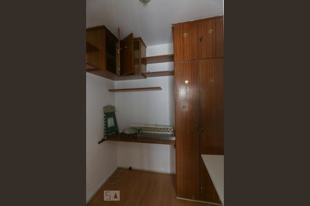 Apartamento à venda com 100m², 3 quartos e 2 vagas Apartamento à venda com 100m², 3 quartos e 2 vagasQuarto de Serviço