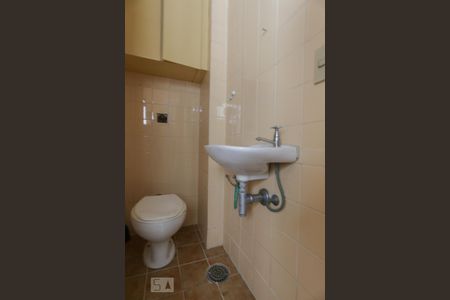 Apartamento à venda com 100m², 3 quartos e 2 vagas Apartamento à venda com 100m², 3 quartos e 2 vagasBanheiro de Serviço