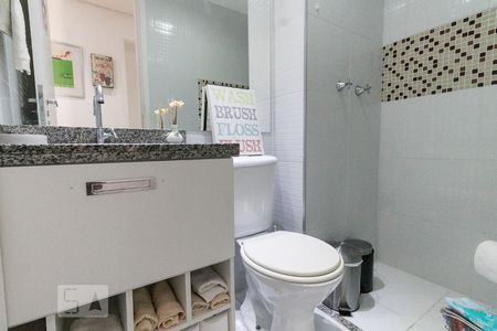 Banheiro  de apartamento à venda com 2 quartos, 60m² em Vila Prudente, São Paulo