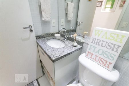 Banheiro  de apartamento à venda com 2 quartos, 60m² em Vila Prudente, São Paulo