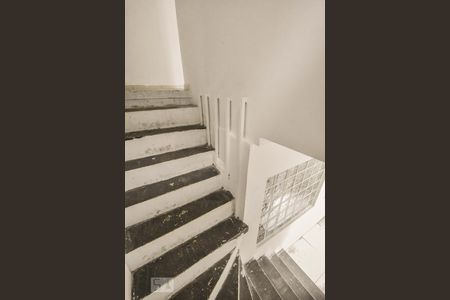 Escada de apartamento para alugar com 2 quartos, 80m² em Socorro, São Paulo