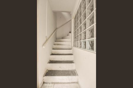 Escada de apartamento para alugar com 2 quartos, 80m² em Socorro, São Paulo