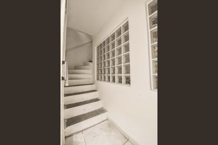 Escada de apartamento para alugar com 2 quartos, 80m² em Socorro, São Paulo