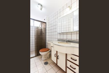 Banheiro de apartamento para alugar com 2 quartos, 65m² em Campanário, Diadema