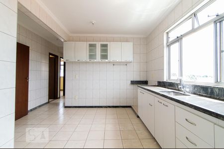 Cozinha de apartamento para alugar com 3 quartos, 90m² em Serrano, Belo Horizonte