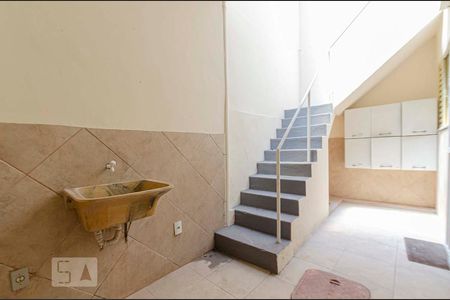 Casa para alugar com 210m², 5 quartos e 1 vagaÁrea de Serviço/ Escada Externa