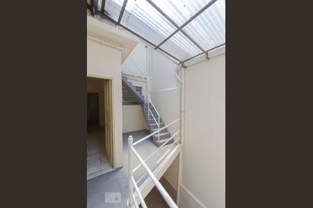Casa para alugar com 210m², 5 quartos e 1 vagaEscada externa