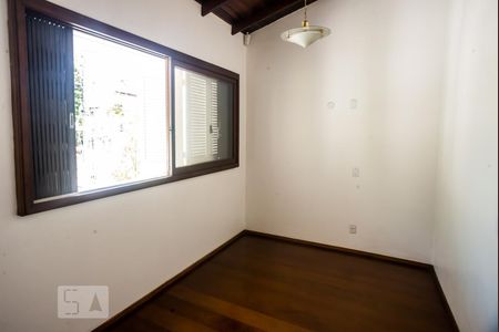 Quarto 1 de casa à venda com 5 quartos, 330m² em Três Figueiras, Porto Alegre