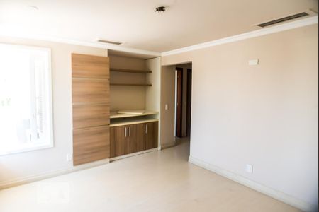 Suíte de casa à venda com 5 quartos, 330m² em Três Figueiras, Porto Alegre