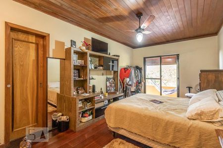 Casa de condomínio à venda com 300m², 6 quartos e 2 vagas Casa de condomínio à venda com 300m², 6 quartos e 2 vagasSuíte