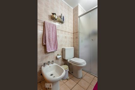 Casa de condomínio à venda com 300m², 6 quartos e 2 vagas Casa de condomínio à venda com 300m², 6 quartos e 2 vagasBanheiro da Suíte