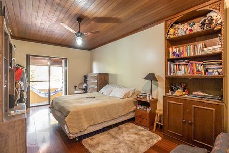 Casa de condomínio à venda com 300m², 6 quartos e 2 vagas Casa de condomínio à venda com 300m², 6 quartos e 2 vagasSuíte