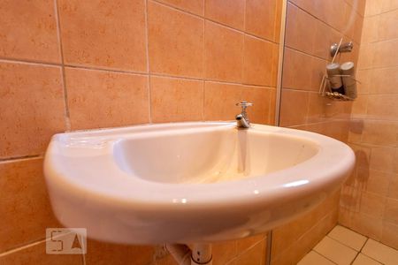 Casa de condomínio à venda com 300m², 6 quartos e 2 vagas Casa de condomínio à venda com 300m², 6 quartos e 2 vagasBanheiro de Serviço