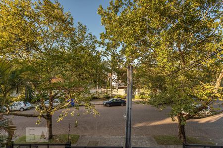 Casa de condomínio à venda com 300m², 6 quartos e 2 vagas Casa de condomínio à venda com 300m², 6 quartos e 2 vagasVista