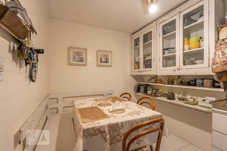 Casa de condomínio à venda com 300m², 6 quartos e 2 vagas Casa de condomínio à venda com 300m², 6 quartos e 2 vagasCozinha