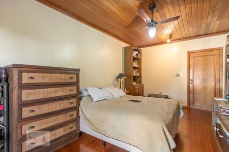 Casa de condomínio à venda com 300m², 6 quartos e 2 vagas Casa de condomínio à venda com 300m², 6 quartos e 2 vagasSuíte