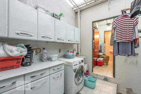 Casa de condomínio à venda com 300m², 6 quartos e 2 vagas Casa de condomínio à venda com 300m², 6 quartos e 2 vagasÁrea de Serviço