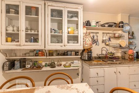 Casa de condomínio à venda com 300m², 6 quartos e 2 vagas Casa de condomínio à venda com 300m², 6 quartos e 2 vagasCozinha