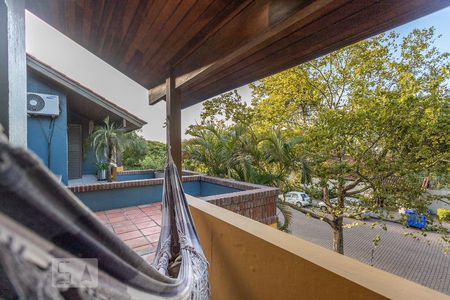 Casa de condomínio à venda com 300m², 6 quartos e 2 vagas Casa de condomínio à venda com 300m², 6 quartos e 2 vagasVaranda