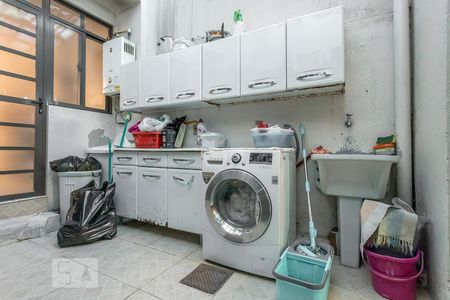 Casa de condomínio à venda com 300m², 6 quartos e 2 vagas Casa de condomínio à venda com 300m², 6 quartos e 2 vagasÁrea de Serviço