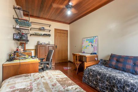 Casa de condomínio à venda com 300m², 6 quartos e 2 vagas Casa de condomínio à venda com 300m², 6 quartos e 2 vagasQuarto 1