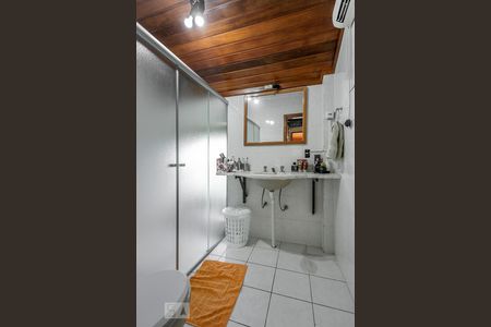 Casa de condomínio à venda com 300m², 6 quartos e 2 vagas Casa de condomínio à venda com 300m², 6 quartos e 2 vagasBanheiro 1