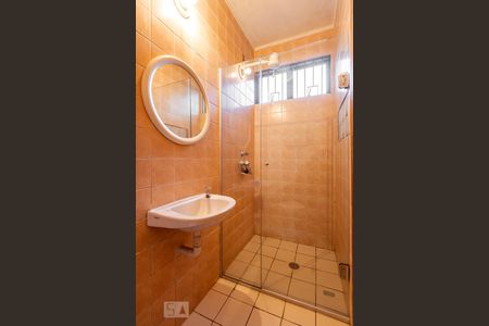 Casa de condomínio à venda com 300m², 6 quartos e 2 vagas Casa de condomínio à venda com 300m², 6 quartos e 2 vagasBanheiro de Serviço