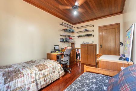 Quarto 1 de casa de condomínio para alugar com 6 quartos, 300m² em Jardim Itu Sabará, Porto Alegre