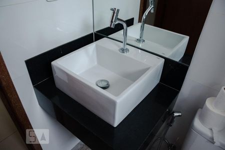 Banheiro de apartamento à venda com 2 quartos, 45m² em São João Batista , Belo Horizonte