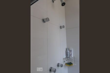 Banheiro de kitnet/studio para alugar com 1 quarto, 40m² em Paraíso, São Paulo