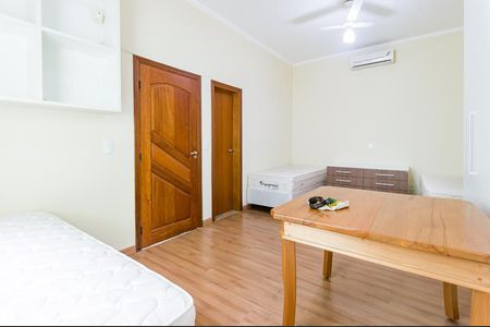 Casa à venda com 350m², 10 quartos e 5 vagasSuíte 1