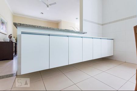 Casa à venda com 350m², 10 quartos e 5 vagasCozinha