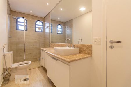 Apartamento para alugar com 260m², 3 quartos e 4 vagas Apartamento para alugar com 260m², 3 quartos e 4 vagasBanheiro do quarto 1