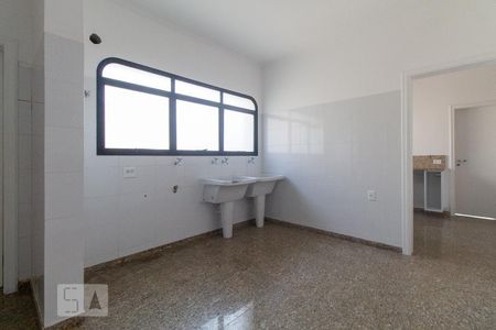 Apartamento para alugar com 260m², 3 quartos e 4 vagas Apartamento para alugar com 260m², 3 quartos e 4 vagasÁrea de serviço