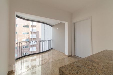 Apartamento para alugar com 260m², 3 quartos e 4 vagas Apartamento para alugar com 260m², 3 quartos e 4 vagasVaranda