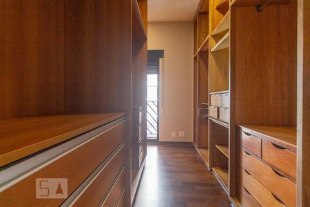 Apartamento para alugar com 260m², 3 quartos e 4 vagas Apartamento para alugar com 260m², 3 quartos e 4 vagasCloset 1