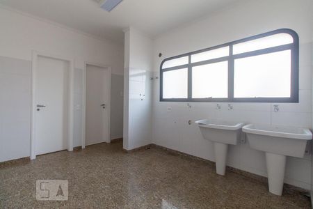 Apartamento para alugar com 260m², 3 quartos e 4 vagas Apartamento para alugar com 260m², 3 quartos e 4 vagasÁrea de serviço