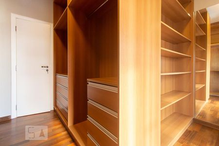 Apartamento para alugar com 260m², 3 quartos e 4 vagas Apartamento para alugar com 260m², 3 quartos e 4 vagasCloset 1