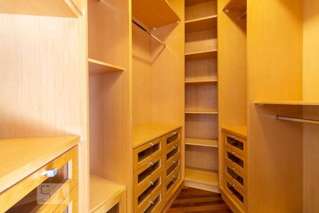 Apartamento para alugar com 260m², 3 quartos e 4 vagas Apartamento para alugar com 260m², 3 quartos e 4 vagasCloset 2